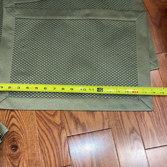 Set of 4 crosshaven waffle pattern placemats with 4 matching cloth napkins - Picture 3 of 8